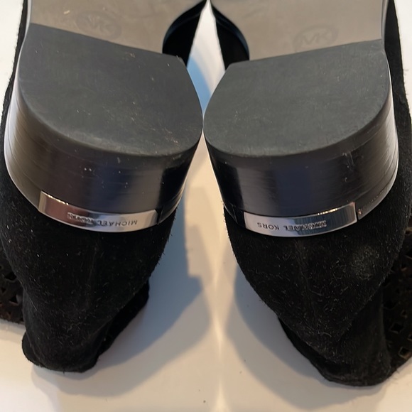 Michael Kors Women’s Black Suede Graham Ankle Booties - size 8 - Picture 15 of 16